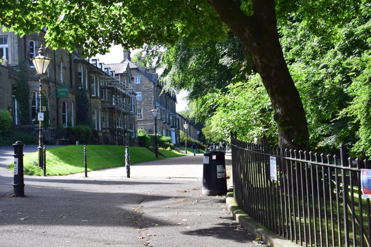 The Buxton Retreat A Luxurious 3-Storey Townhouse With Four Poster Bed And Double Jacuzzi Bath" Exterior foto