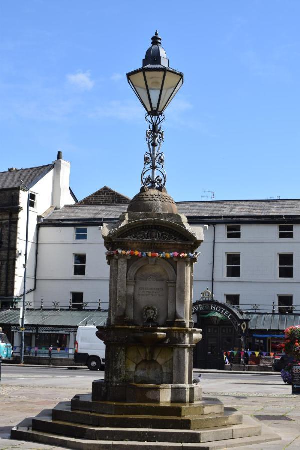 The Buxton Retreat A Luxurious 3-Storey Townhouse With Four Poster Bed And Double Jacuzzi Bath" Exterior foto