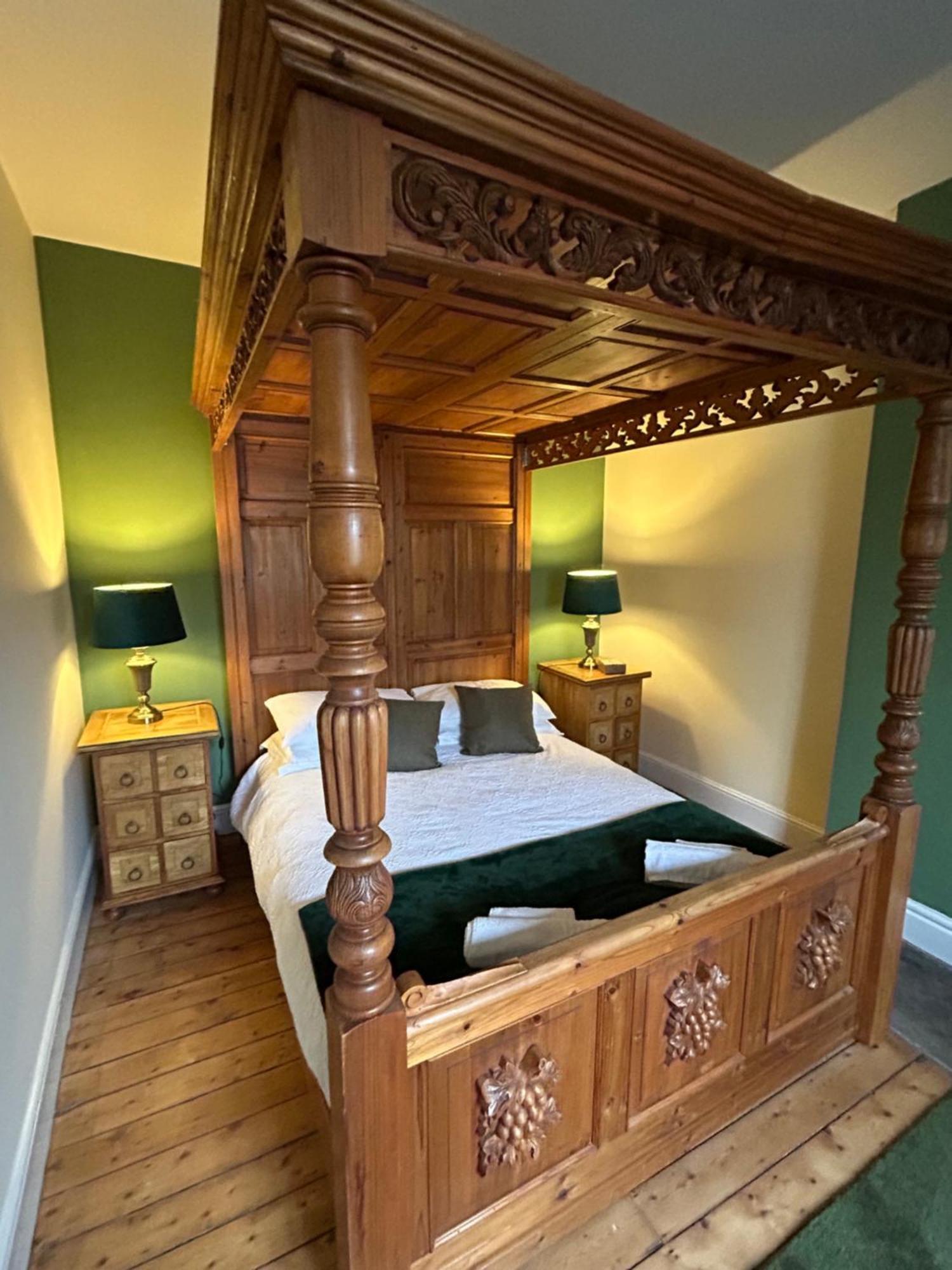 The Buxton Retreat A Luxurious 3-Storey Townhouse With Four Poster Bed And Double Jacuzzi Bath" Exterior foto
