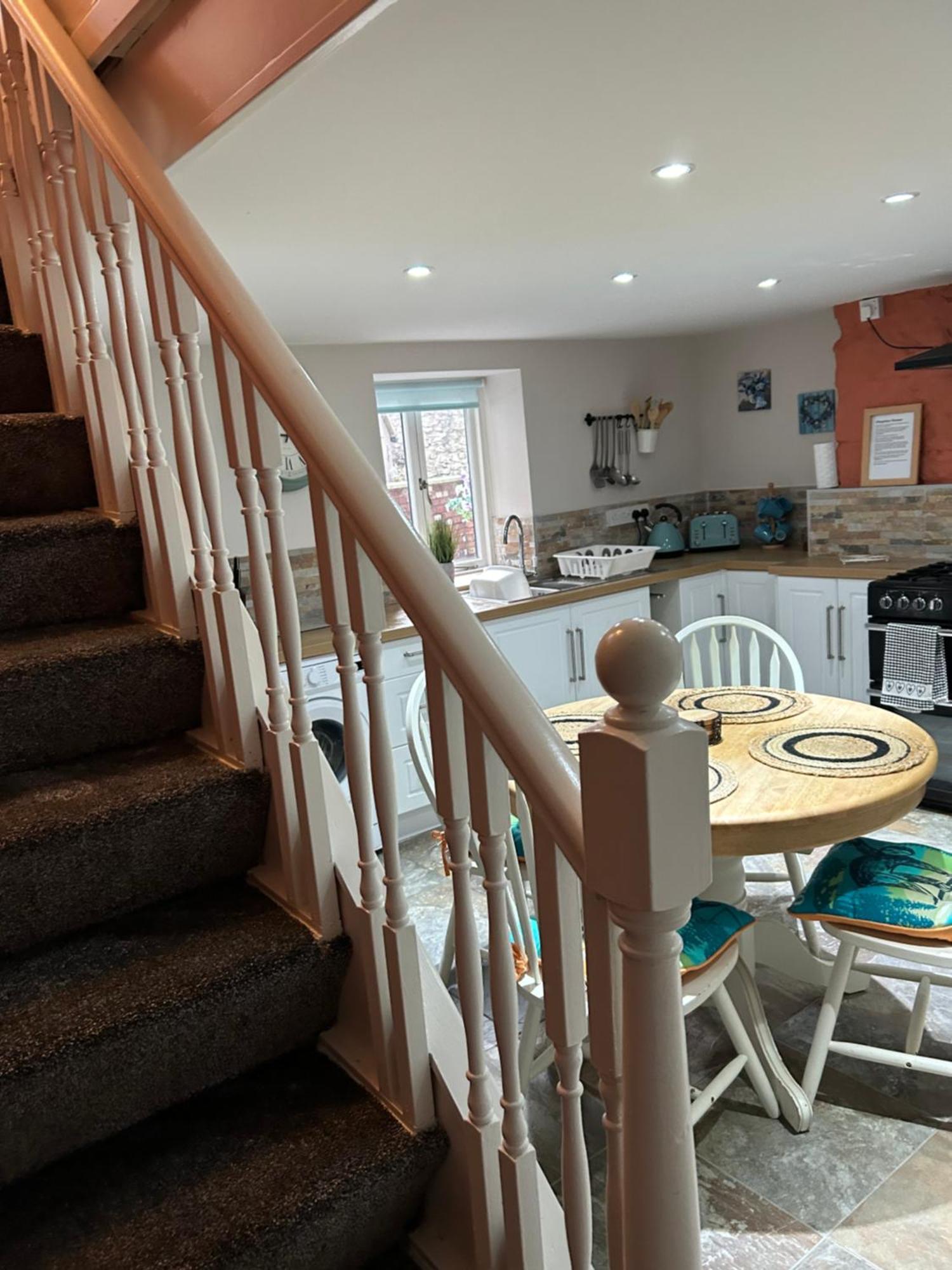 The Buxton Retreat A Luxurious 3-Storey Townhouse With Four Poster Bed And Double Jacuzzi Bath" Exterior foto